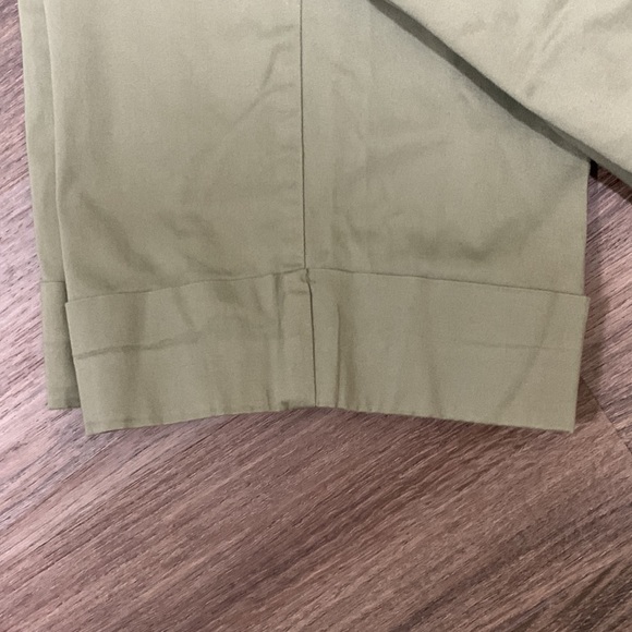 AVENUE olive green casual cropped pants, size 16 - Picture 2 of 6